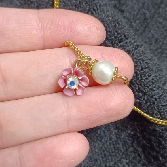 BETSEY JOHNSON PEARL AND BEE FLORAL LAYERED NECKLACE 🐝 - Picture 6 of 10